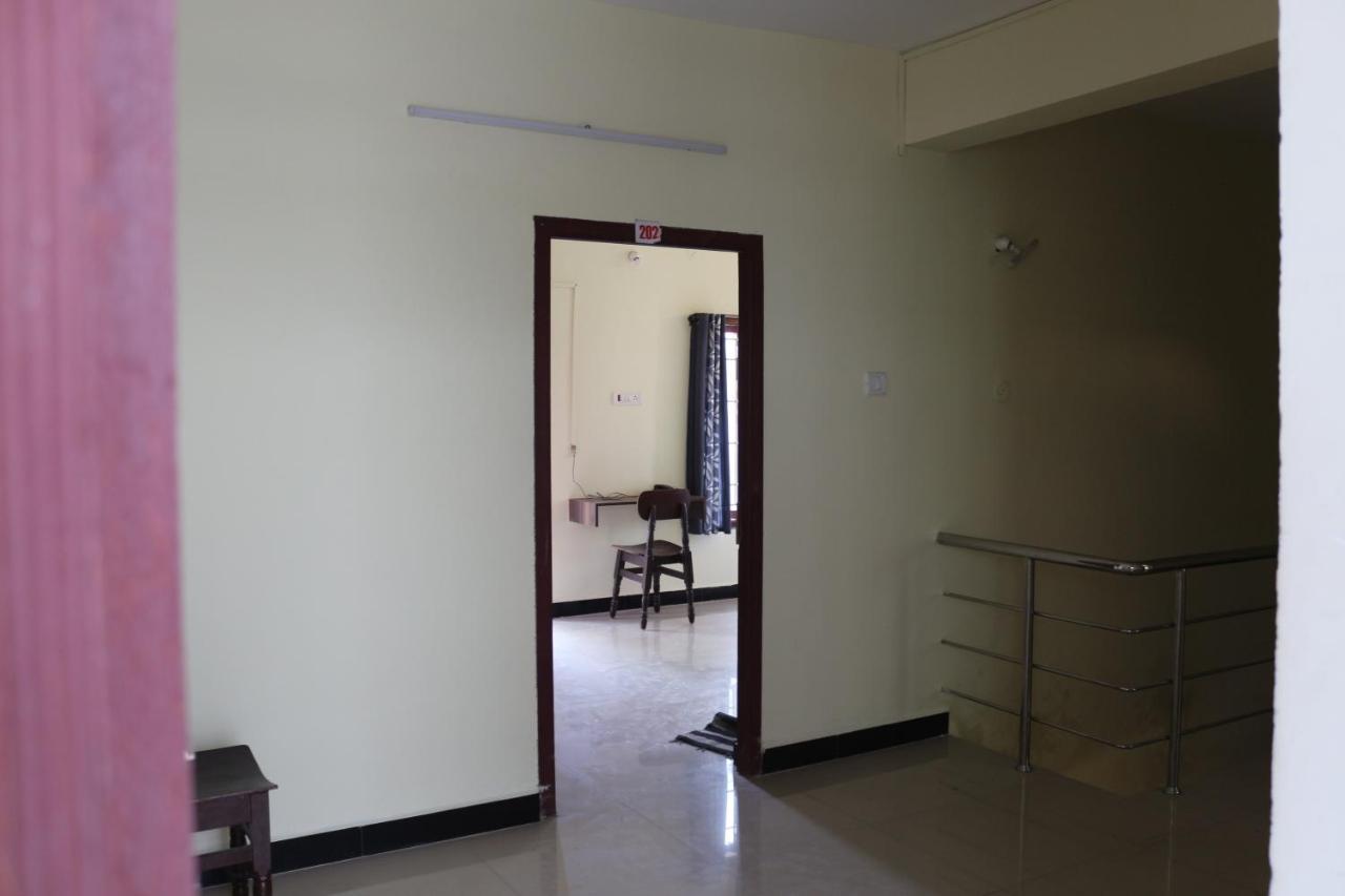 Hotel Shree Sairenu Near Maruthamalai And Bharathiyar Univ And On The Way To Near Isha Adiyogi Marudhamalai Exterior foto